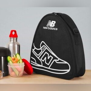 Men’s NEW BALANCE lunch Bach with adjustable shoulder‎ strap